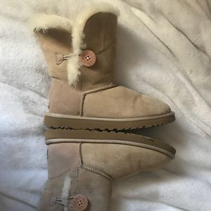 UGGS size 8